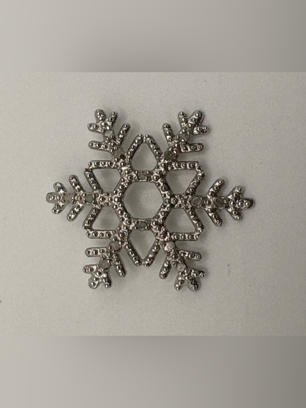Sterling Silver Snowflake Brooch Pin Clear Rhinestones 1g Winter Holiday